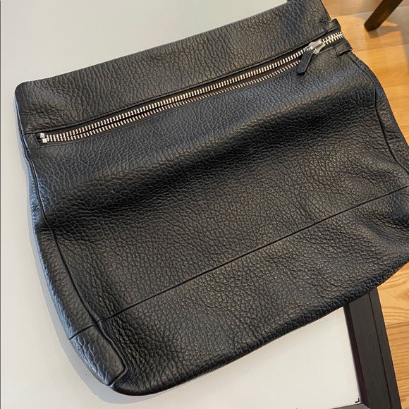 Aritzia Six Eleven Huggable Clutch - Picture 5 of 5